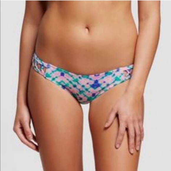 Shade & shore macrame cage side bikini bottoms. Size XS - Picture 2 of 6